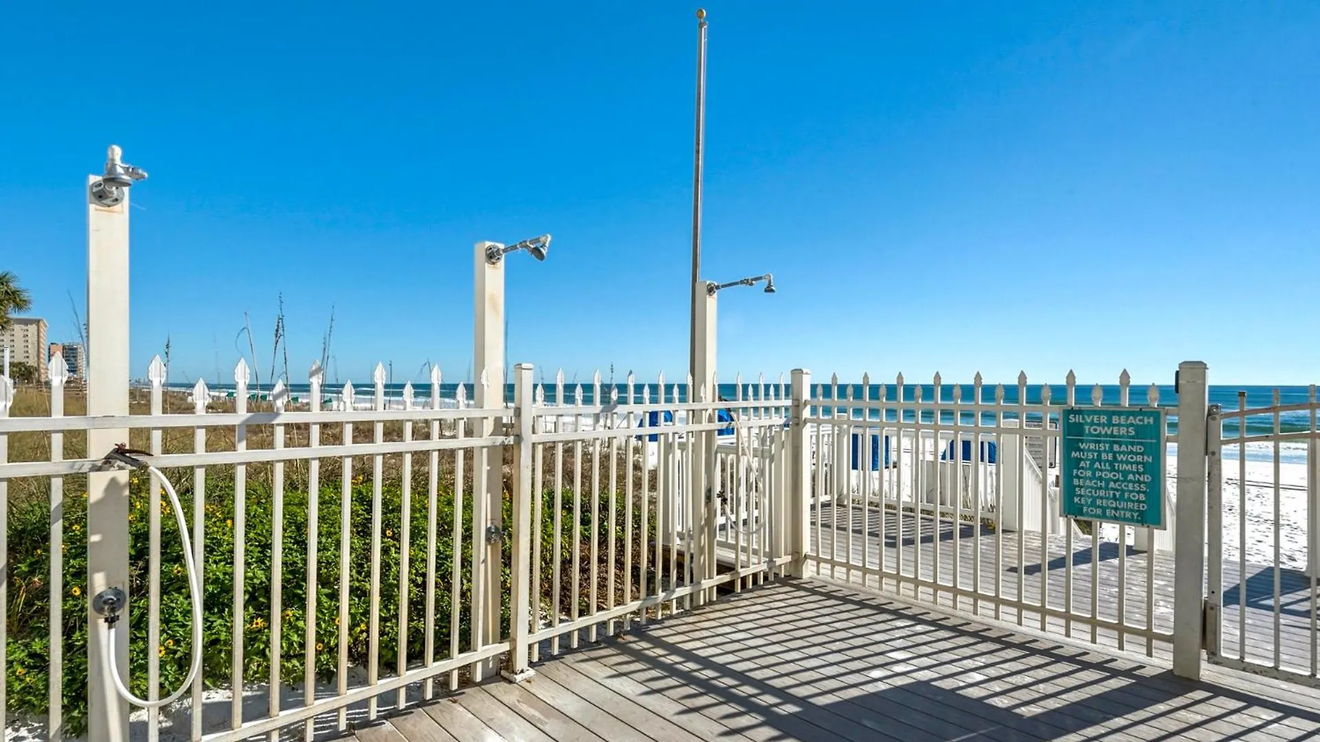 Beautiful Spacious Penthouse 2 Story Front Sleeps 12! 度假居 *