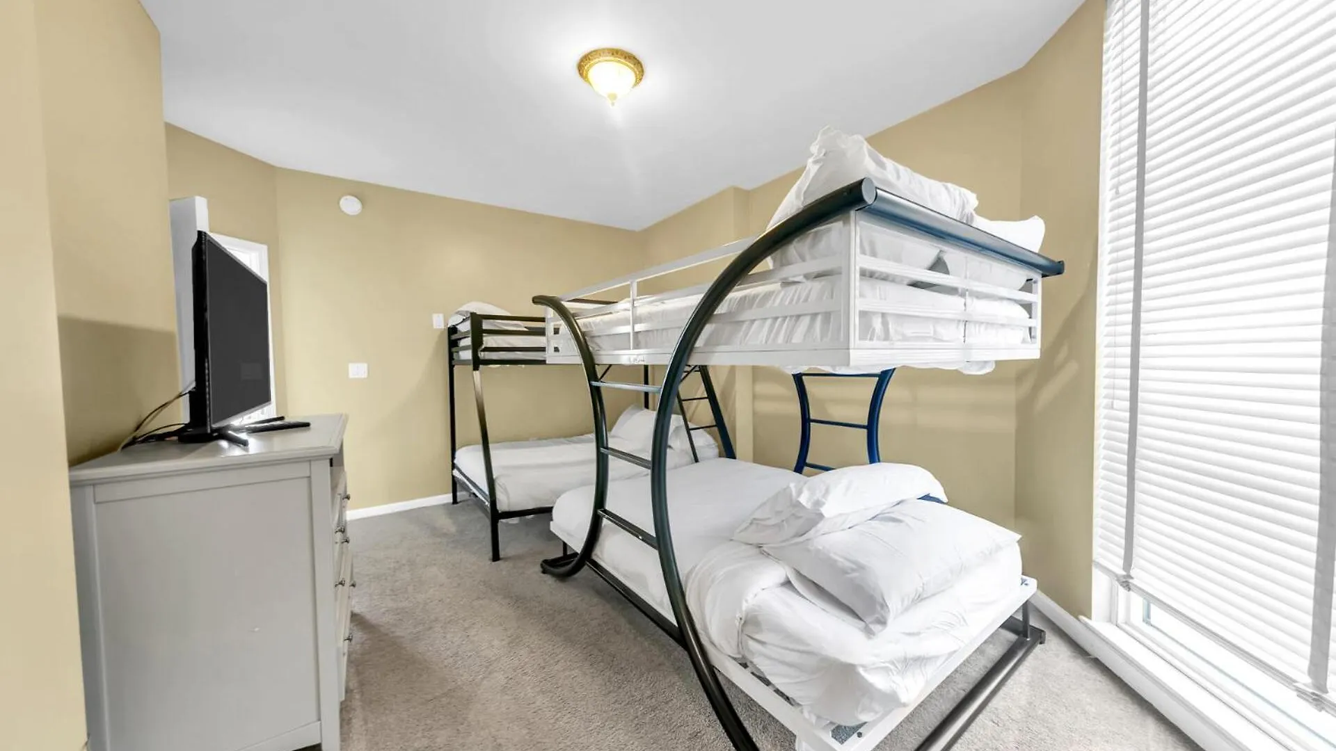 度假居 Beautiful Spacious Penthouse 2 Story Front Sleeps 12! *