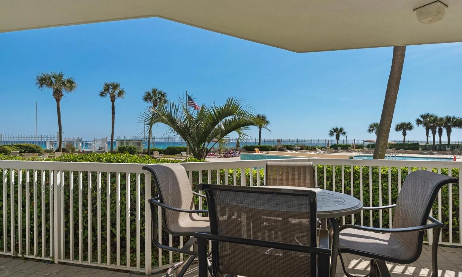 Beautiful Spacious Penthouse 2 Story Front Sleeps 12! *