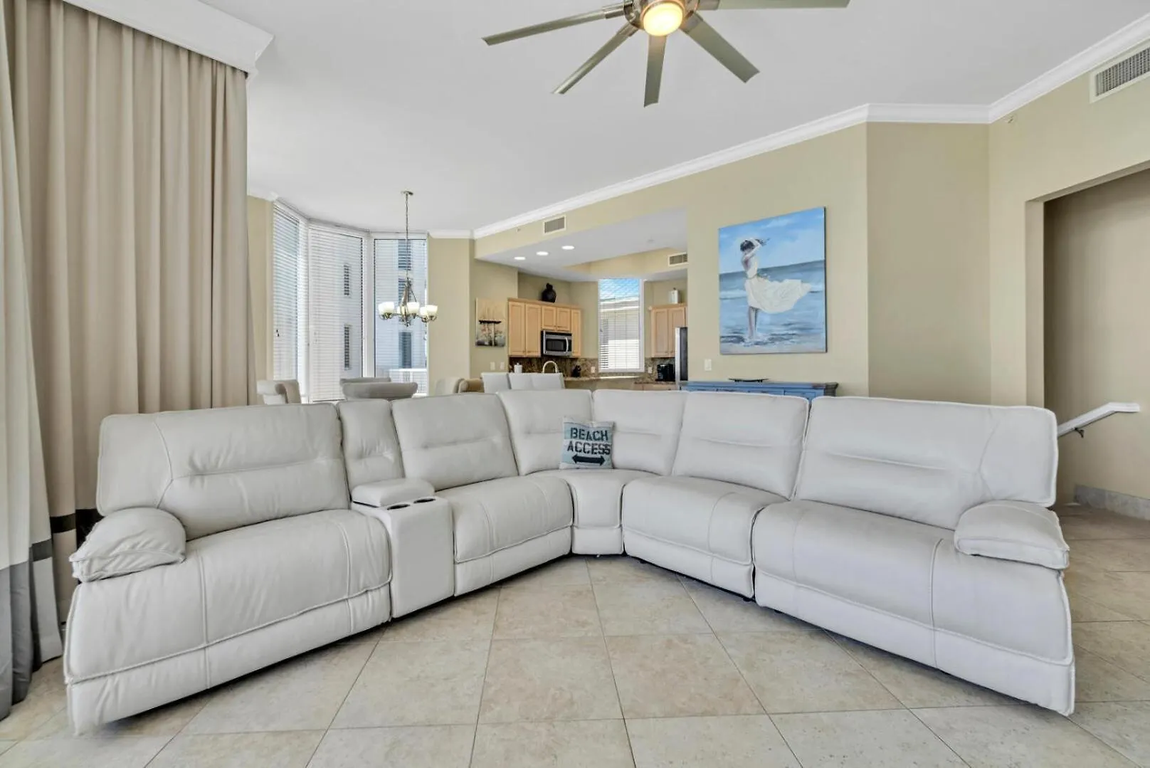 Beautiful Spacious Penthouse 2 Story Front Sleeps 12! 度假居