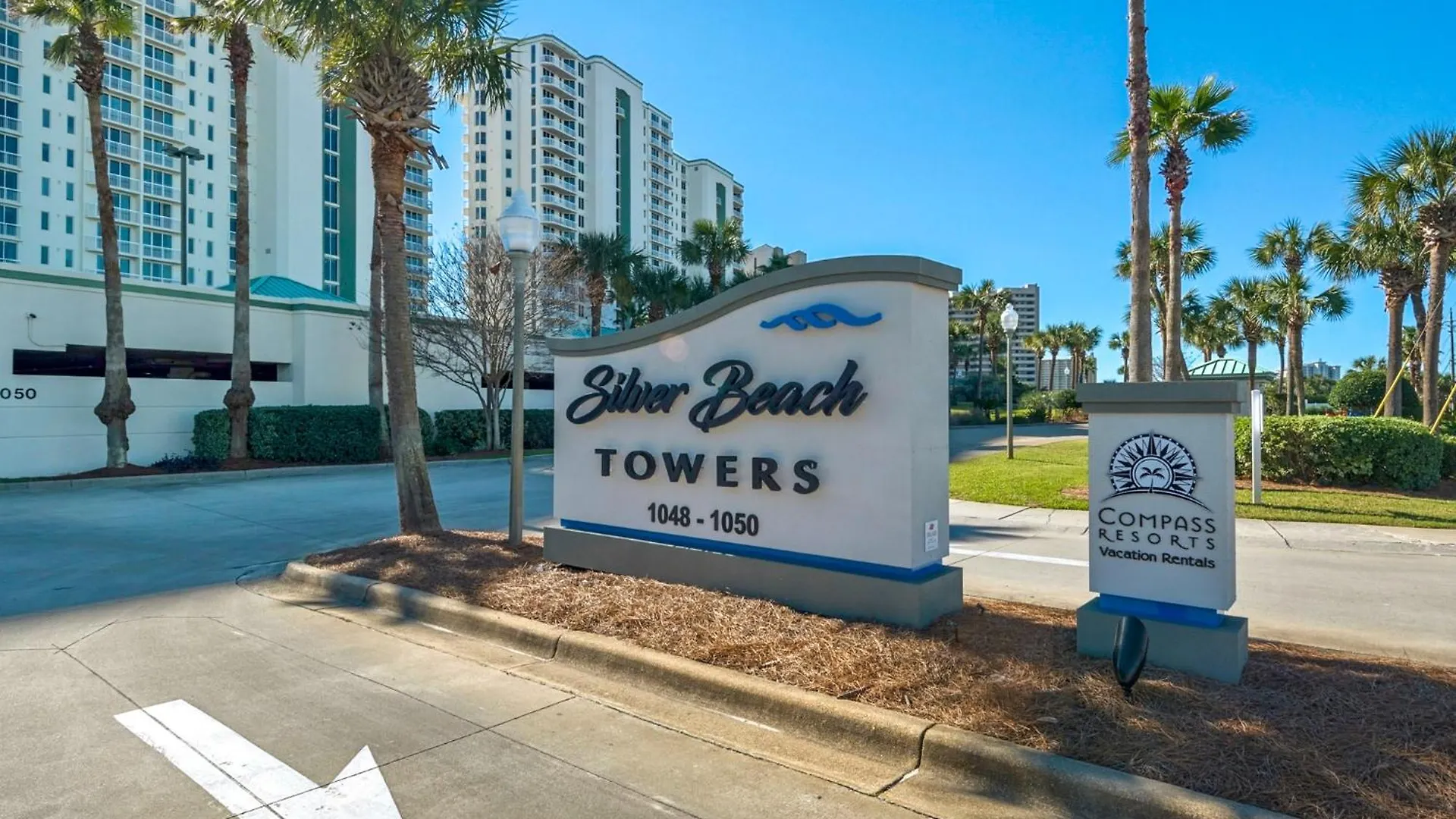 Beautiful Spacious Penthouse 2 Story Front Sleeps 12!