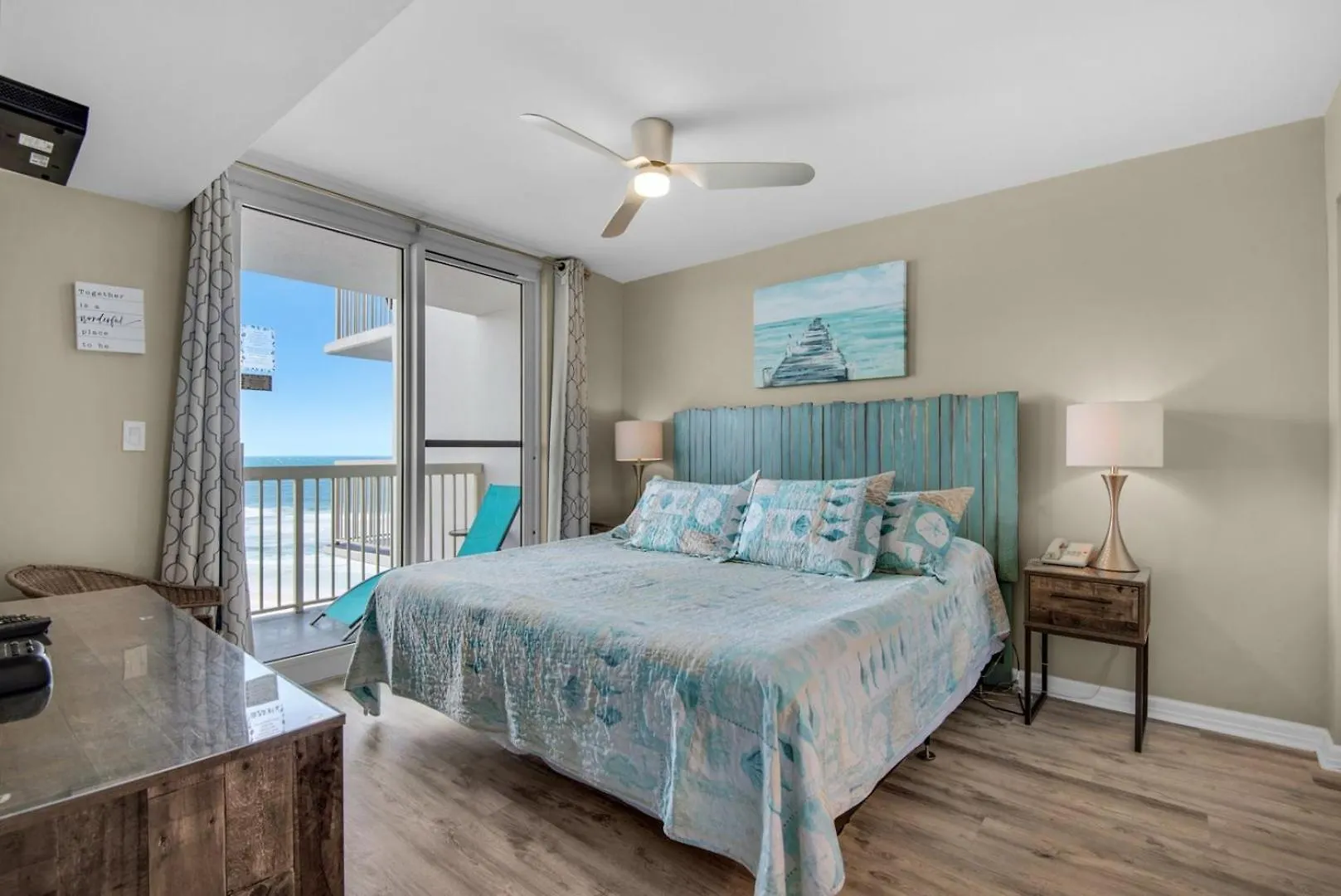 Pelican 1213 Apartment