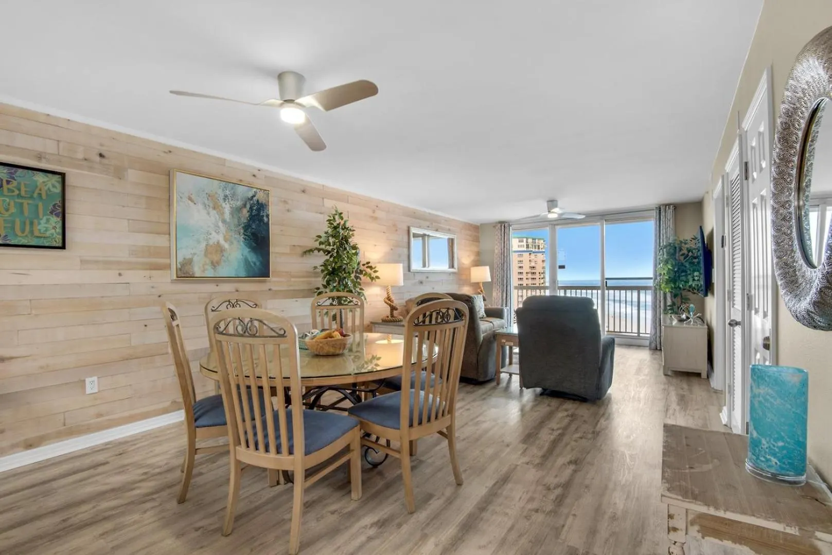 Pelican 1213 Apartment