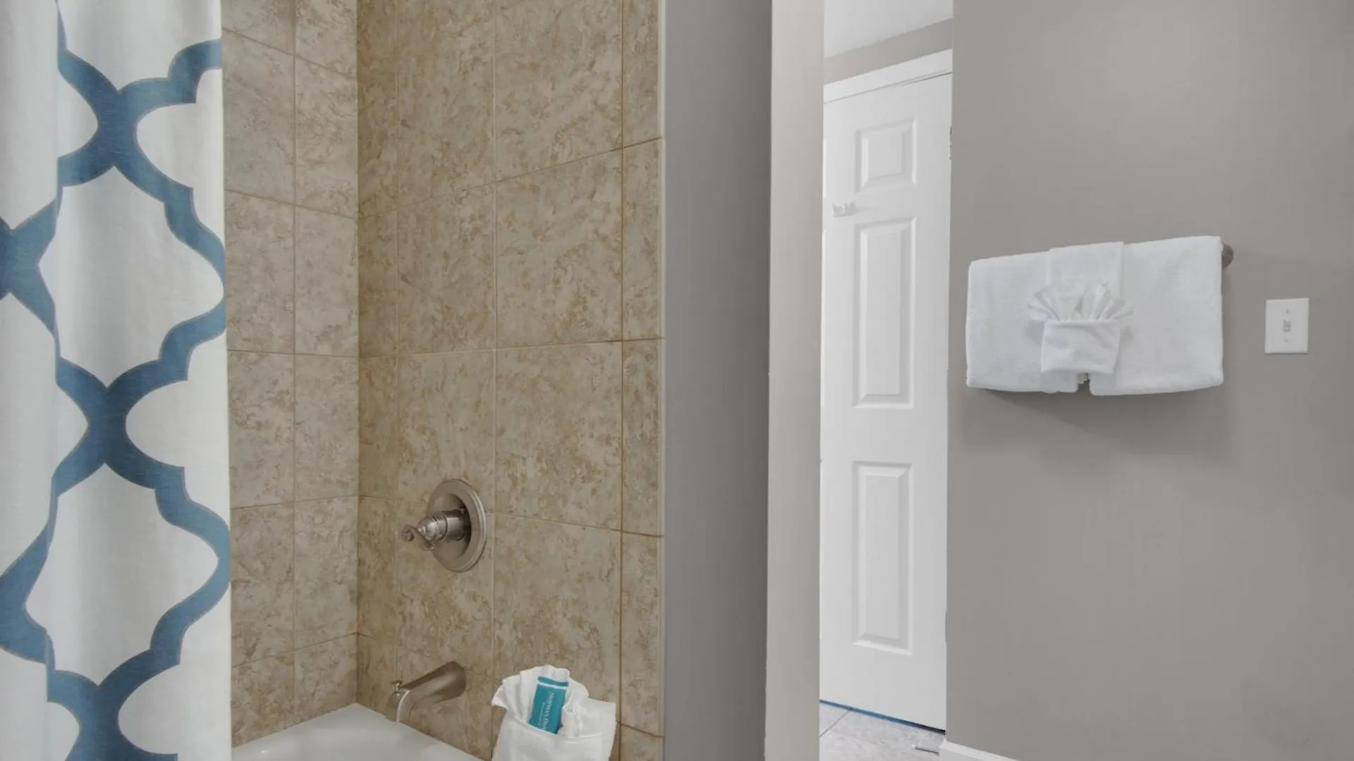 Jade East Towers 1050 By Newman-dailey * Destin