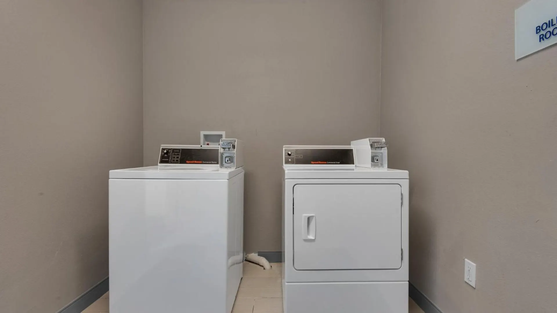 Express E - Commons Mall Area By Ihg Hotel 2*