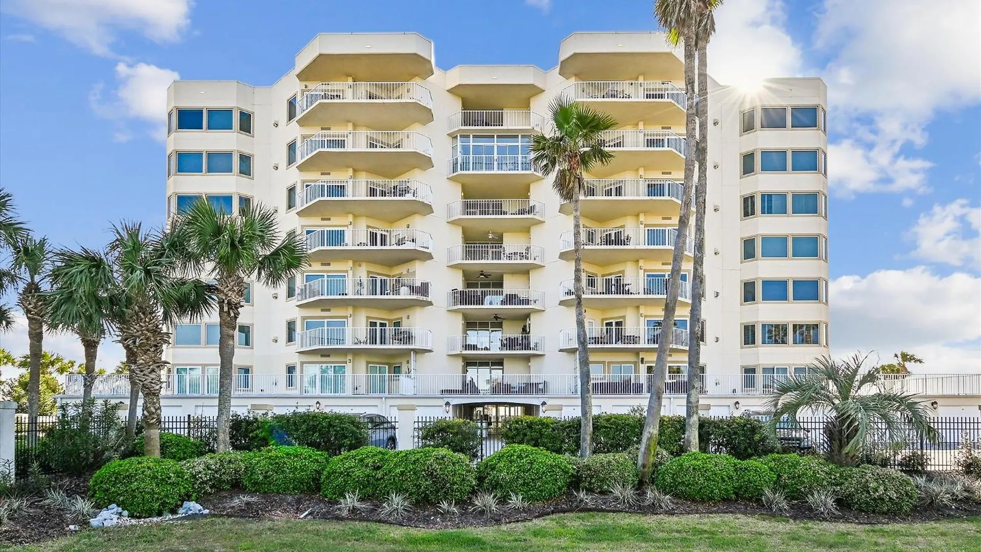 Waterview Towers Yacht Club 732- By Isle Apartment *