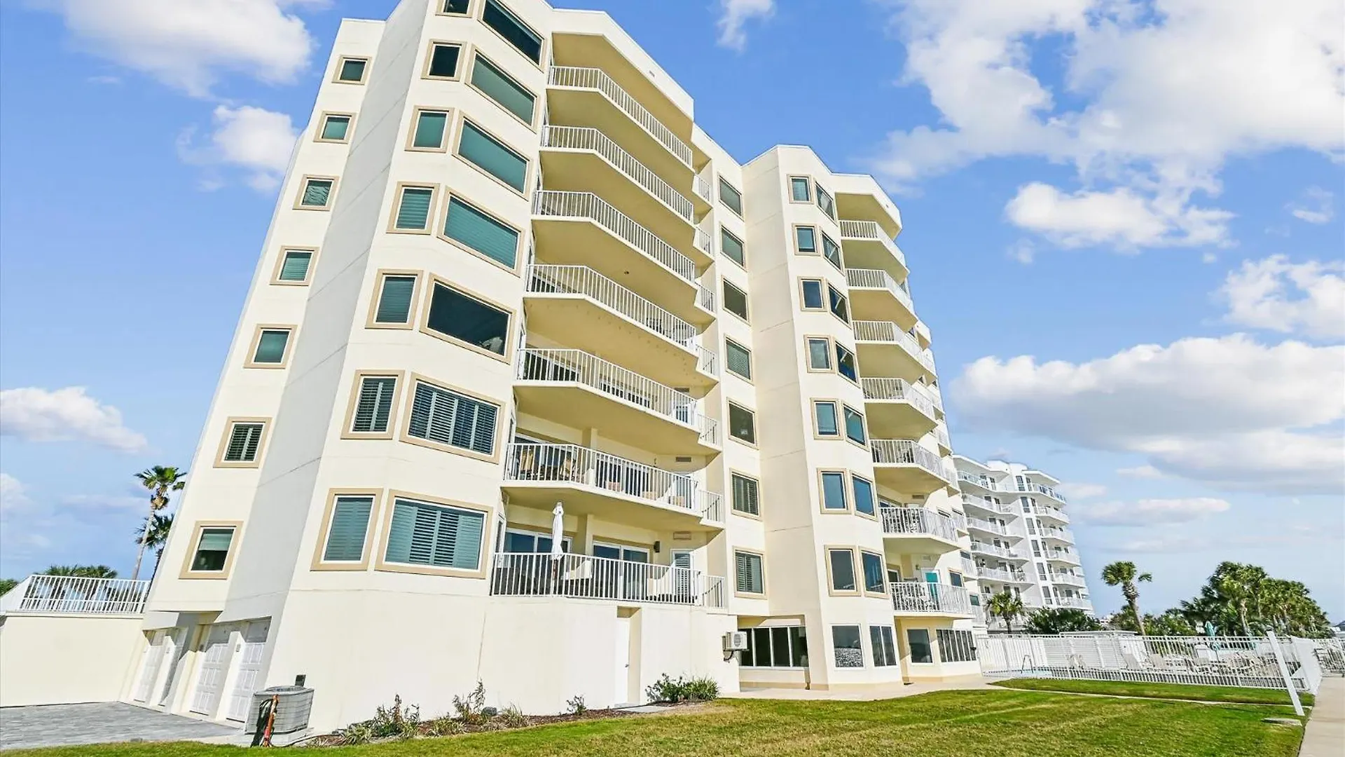 Waterview Towers Yacht Club 732- By Isle Apartment