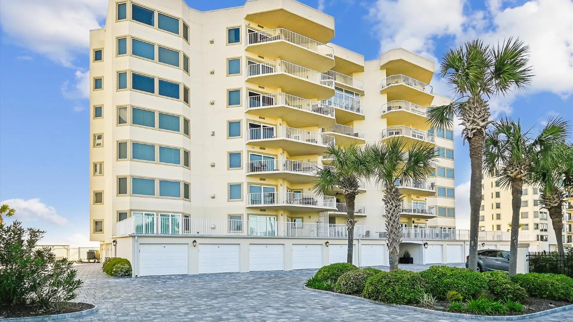Apartment Waterview Towers Yacht Club 732- By Isle