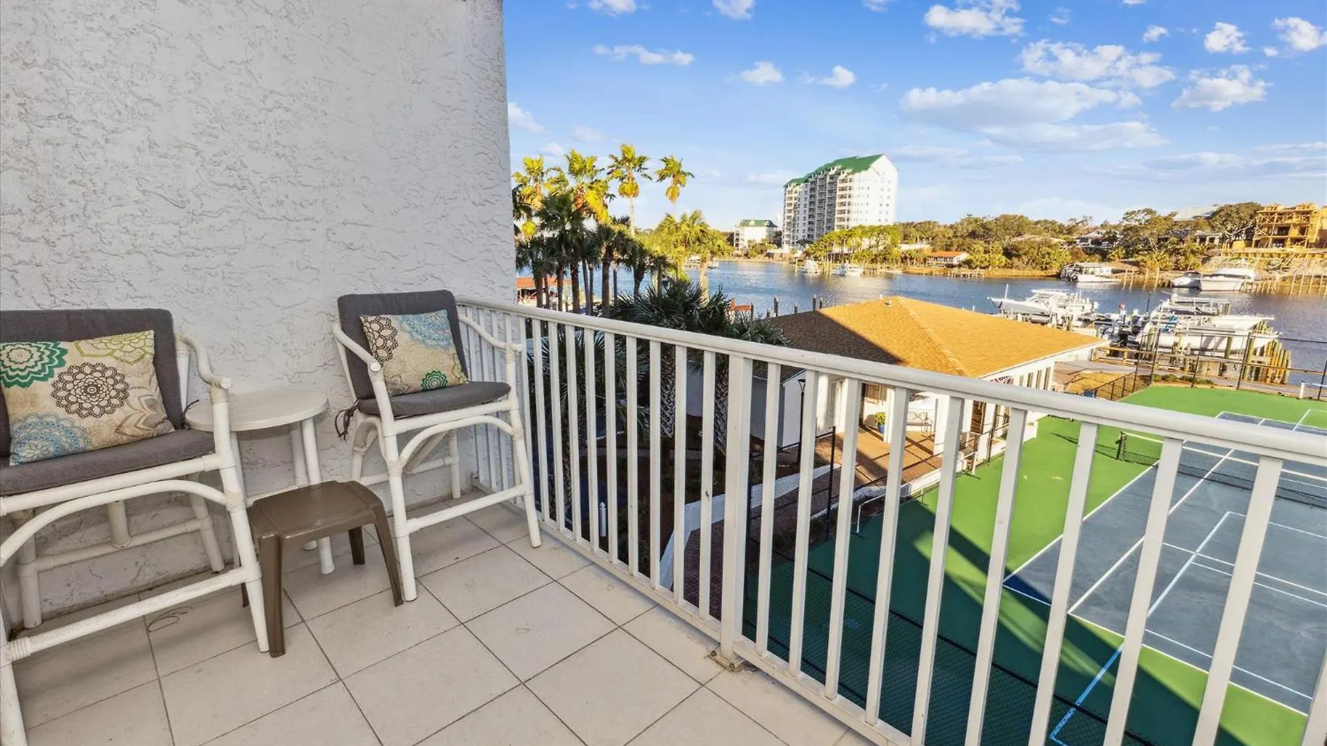 Dolphin Point 303a- By Isle Appartement