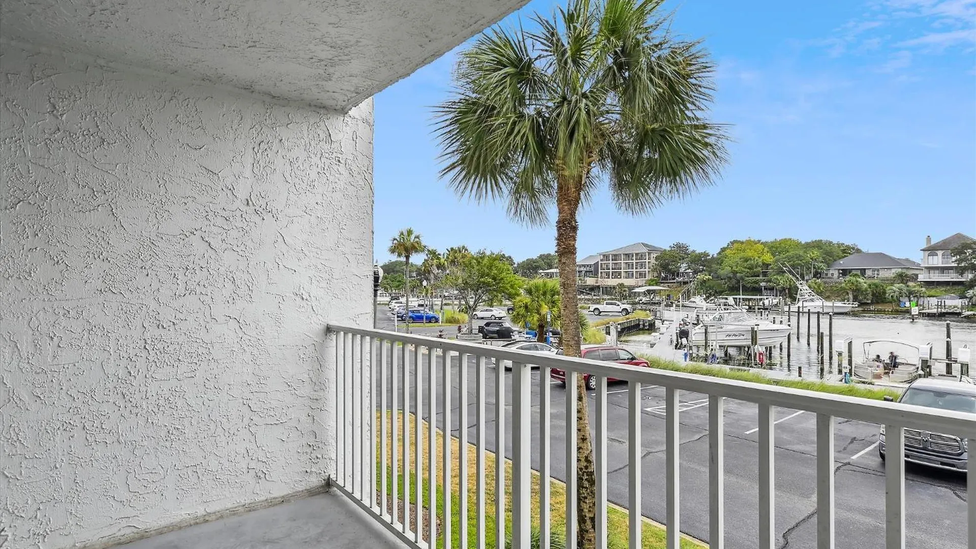 Dolphin Point 203c- By Isle