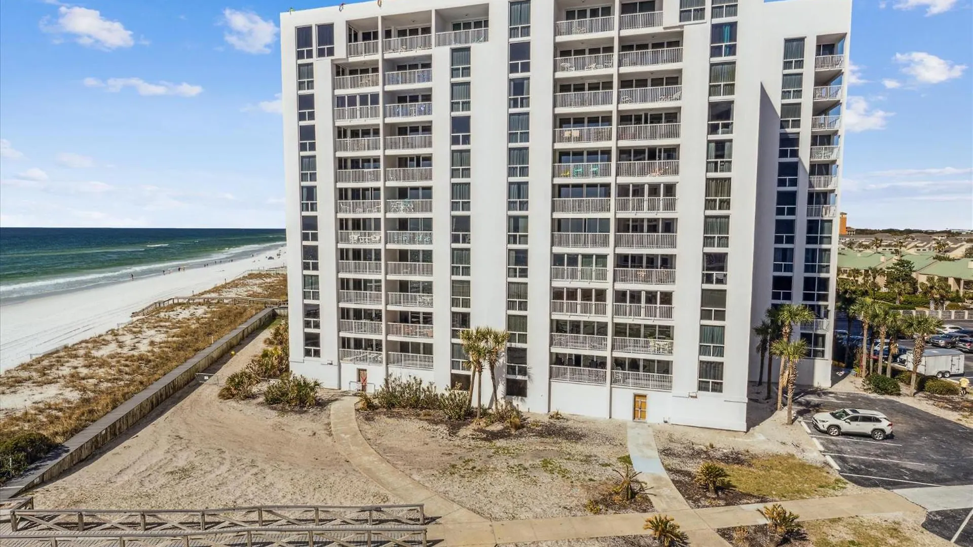 Apartment Shoreline Towers 1063- By Isle *