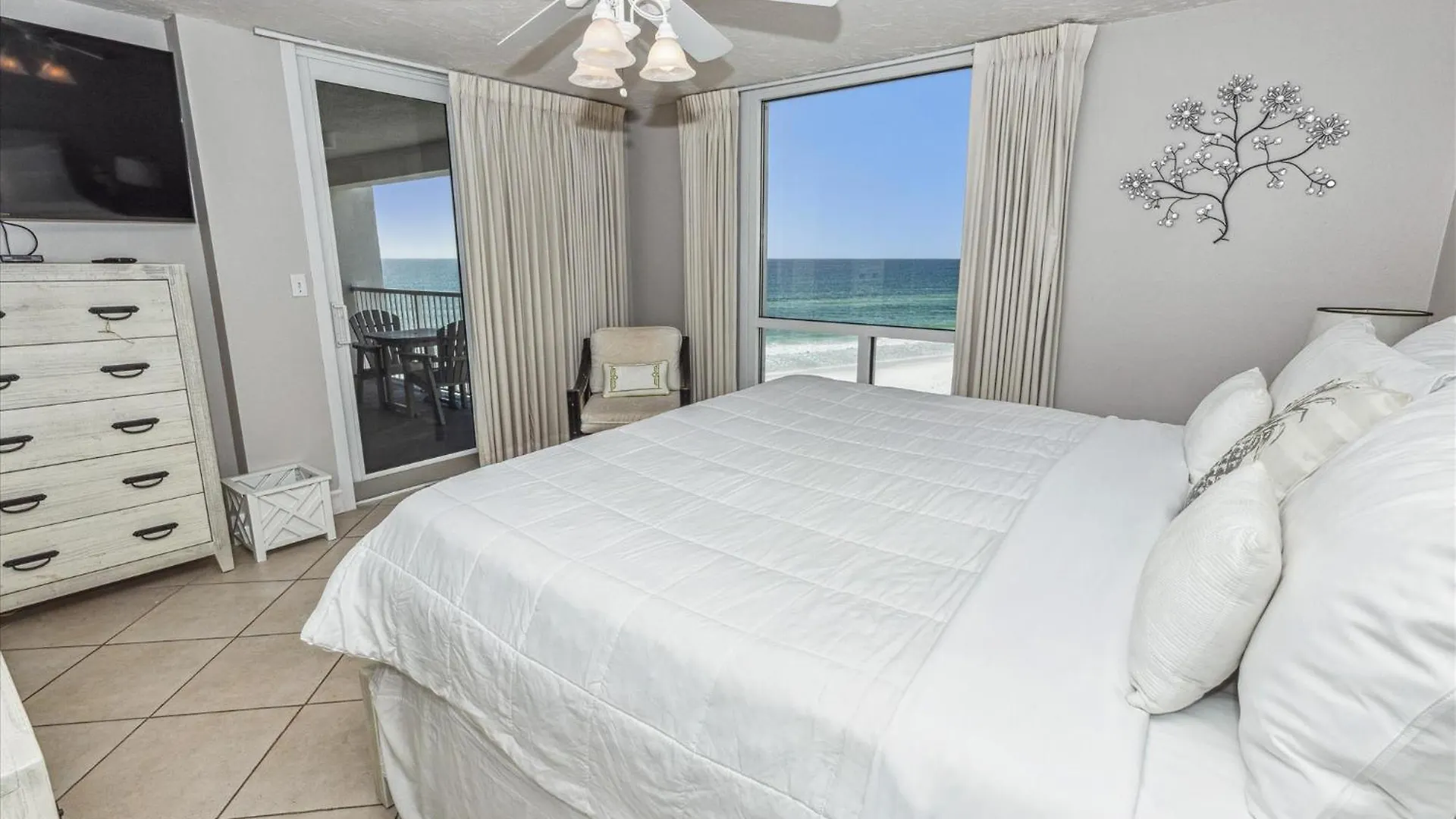 Shoreline Towers 1063- By Isle Apartment Destin