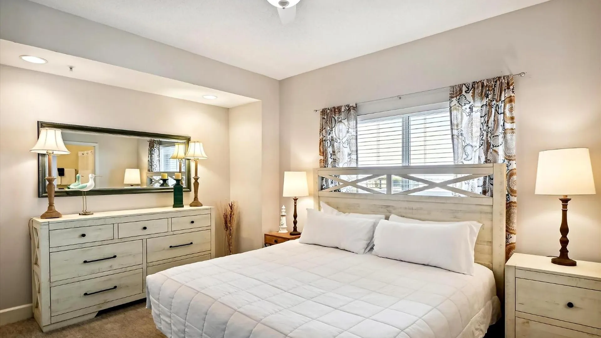 Apartment Oceania 705- By Isle