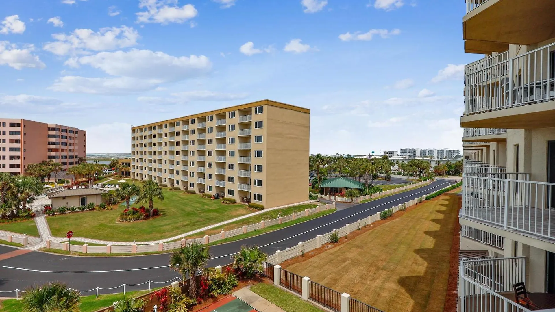 Apartment Inlet Reef 310- By Isle