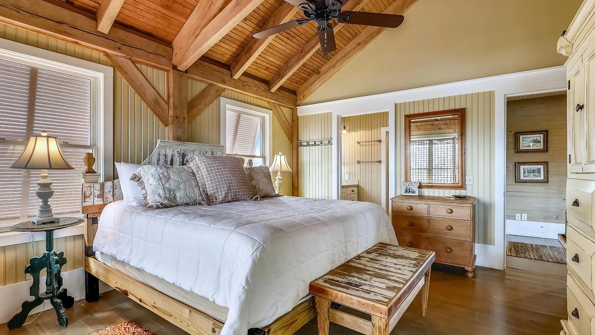 Sugar Shack- By Isle Apartment Destin