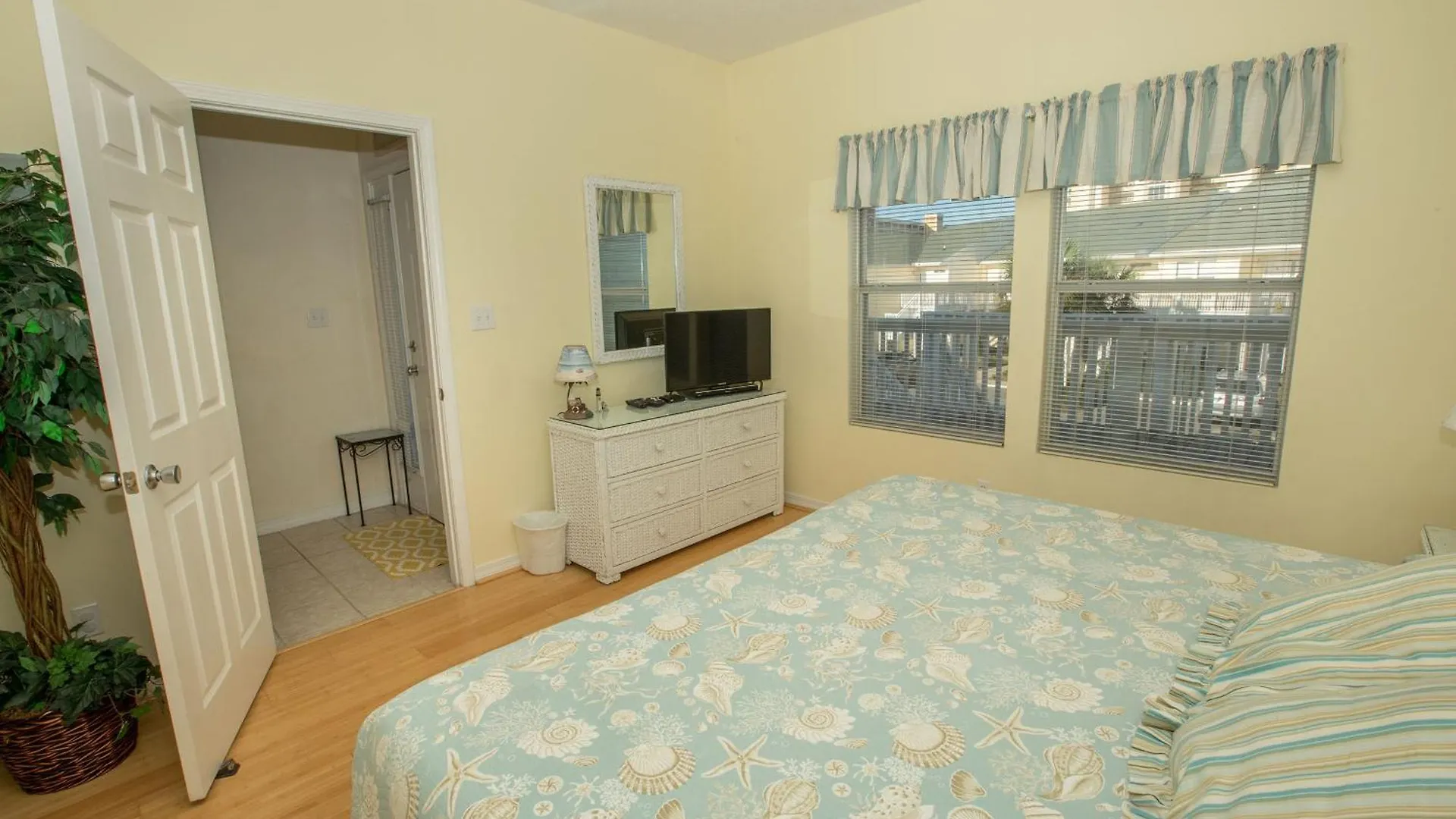 Sandpiper Cove 9226- By Isle Apartment Destin