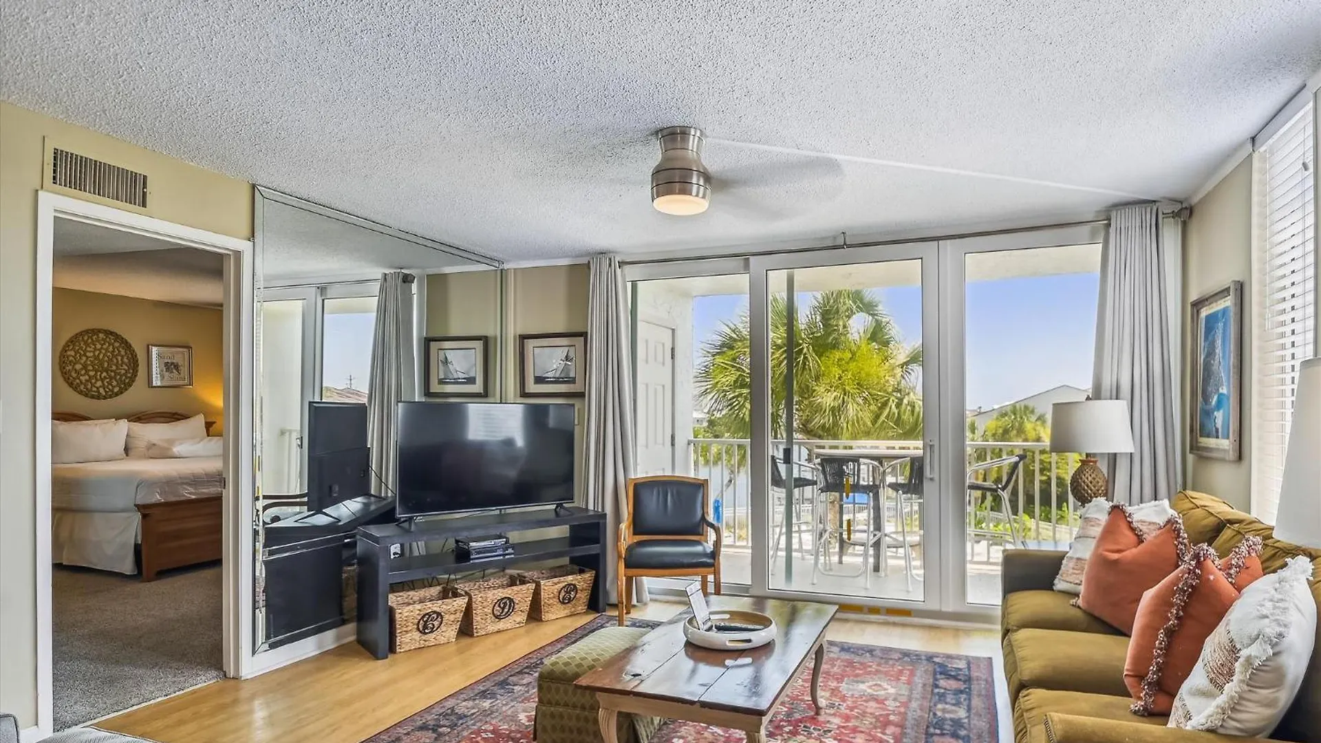 Dolphin Point 306c- By Isle