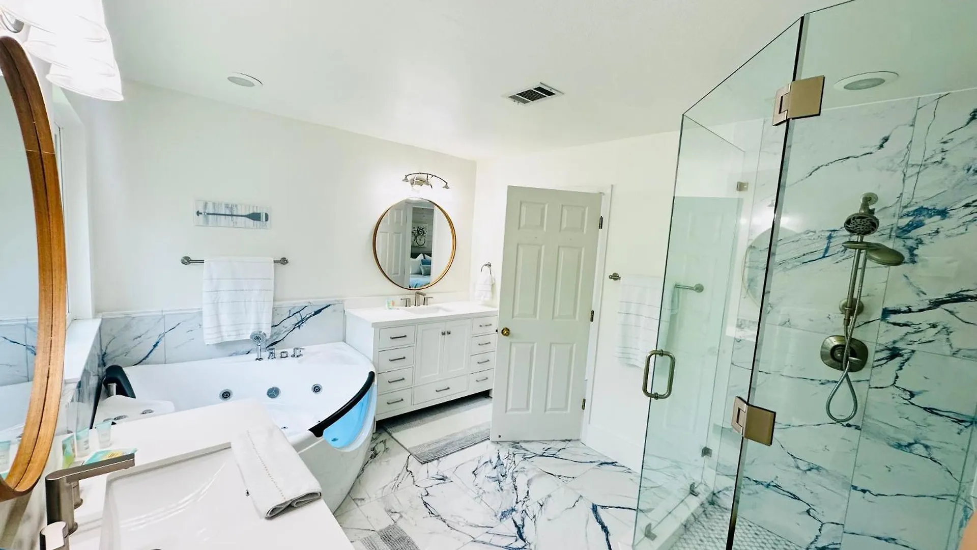 Ratiu House White Miramar 度假居