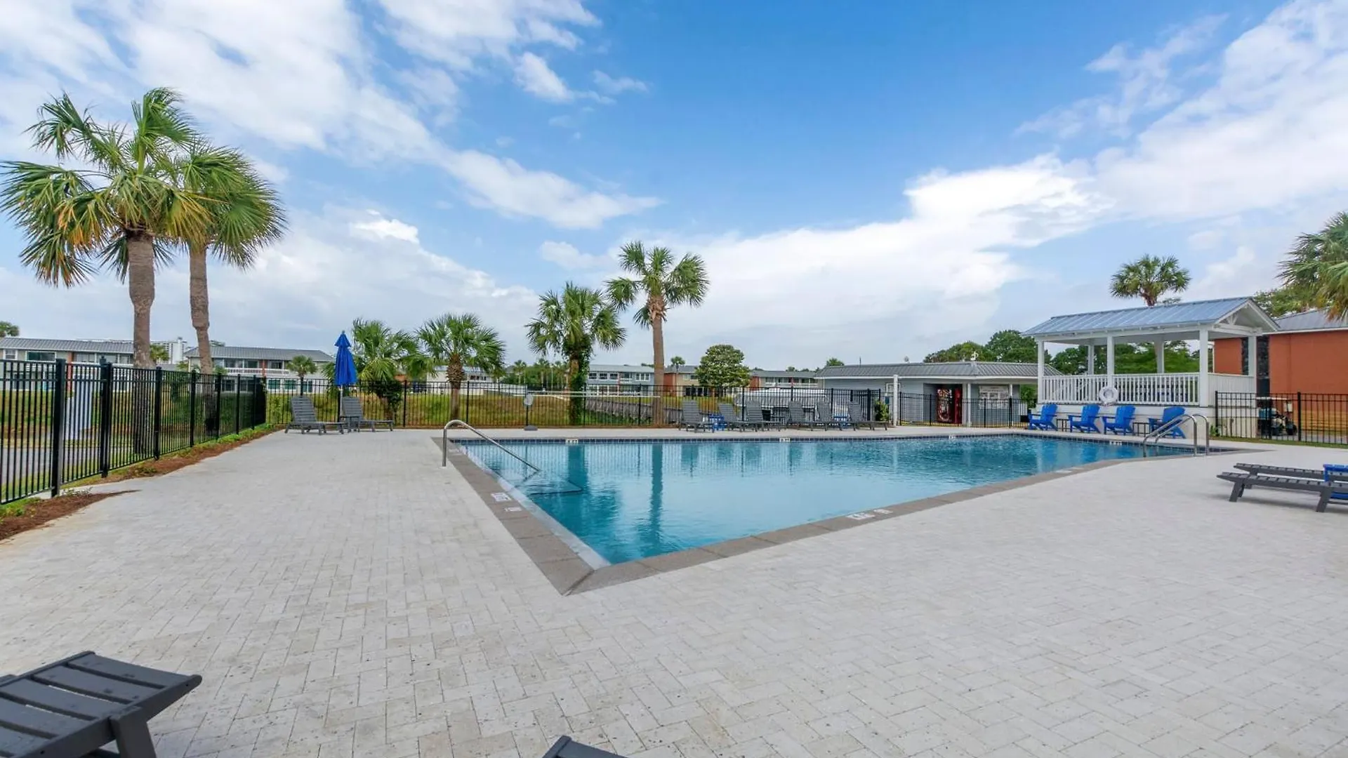 Emerald Escape Peekaboo View 3 Pools Holiday home