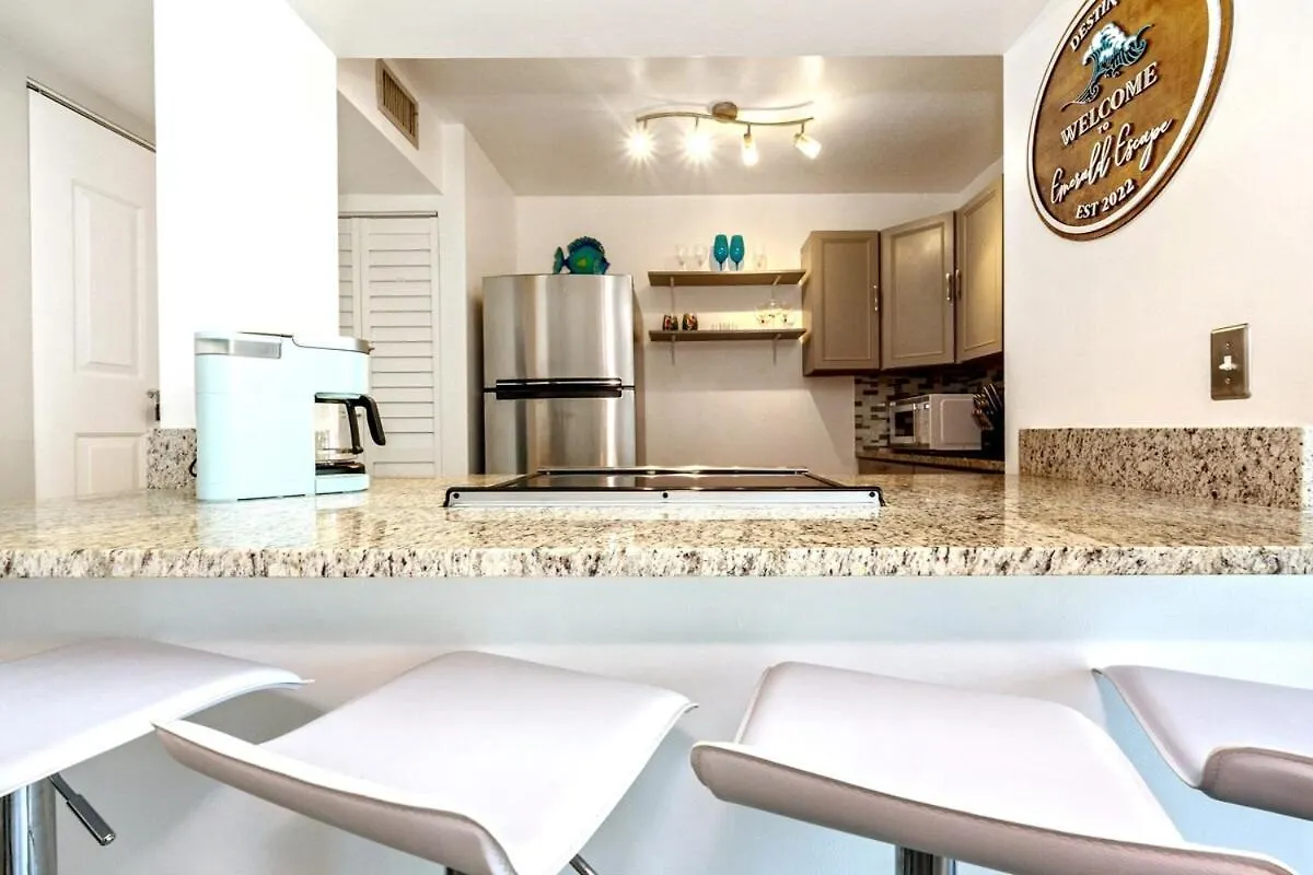 Emerald Escape Peekaboo View 3 Pools Holiday home *