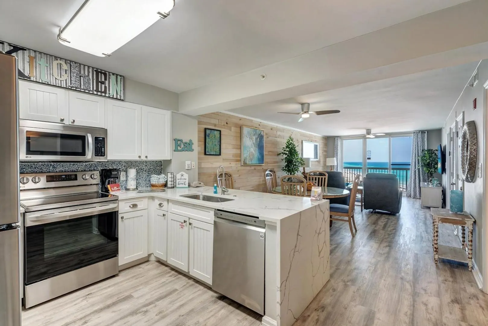 Pelican 1213 Apartment