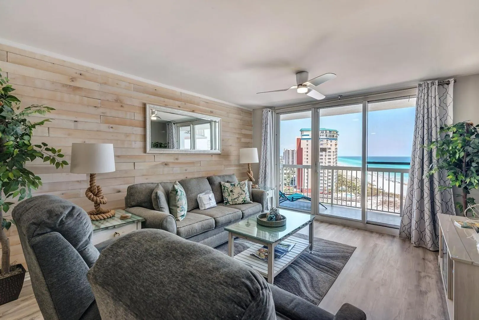 Pelican 1213 Apartment