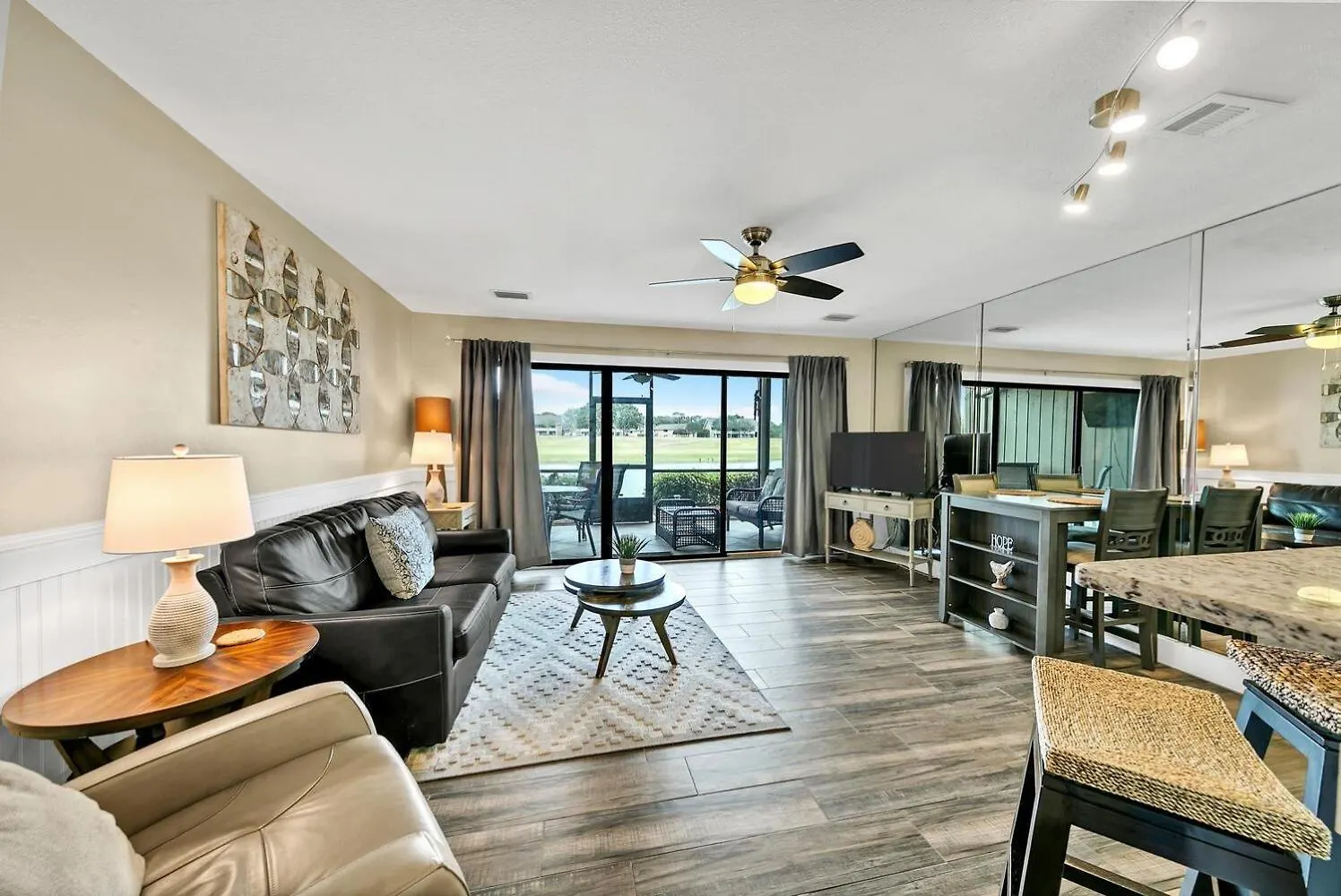 Lakefront 120 Holiday home