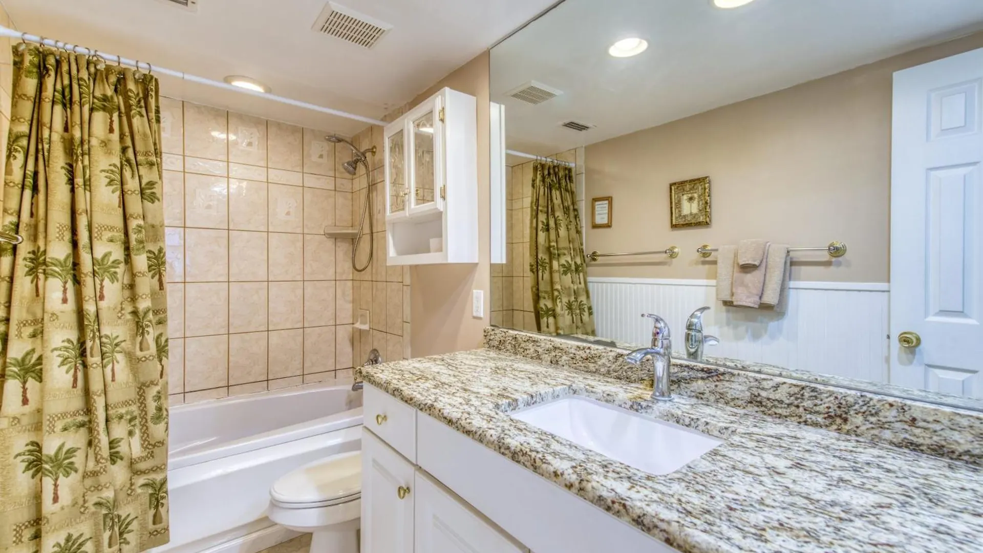 House C104 - Beachfront With Pool, Wifi, & Service Apartment *