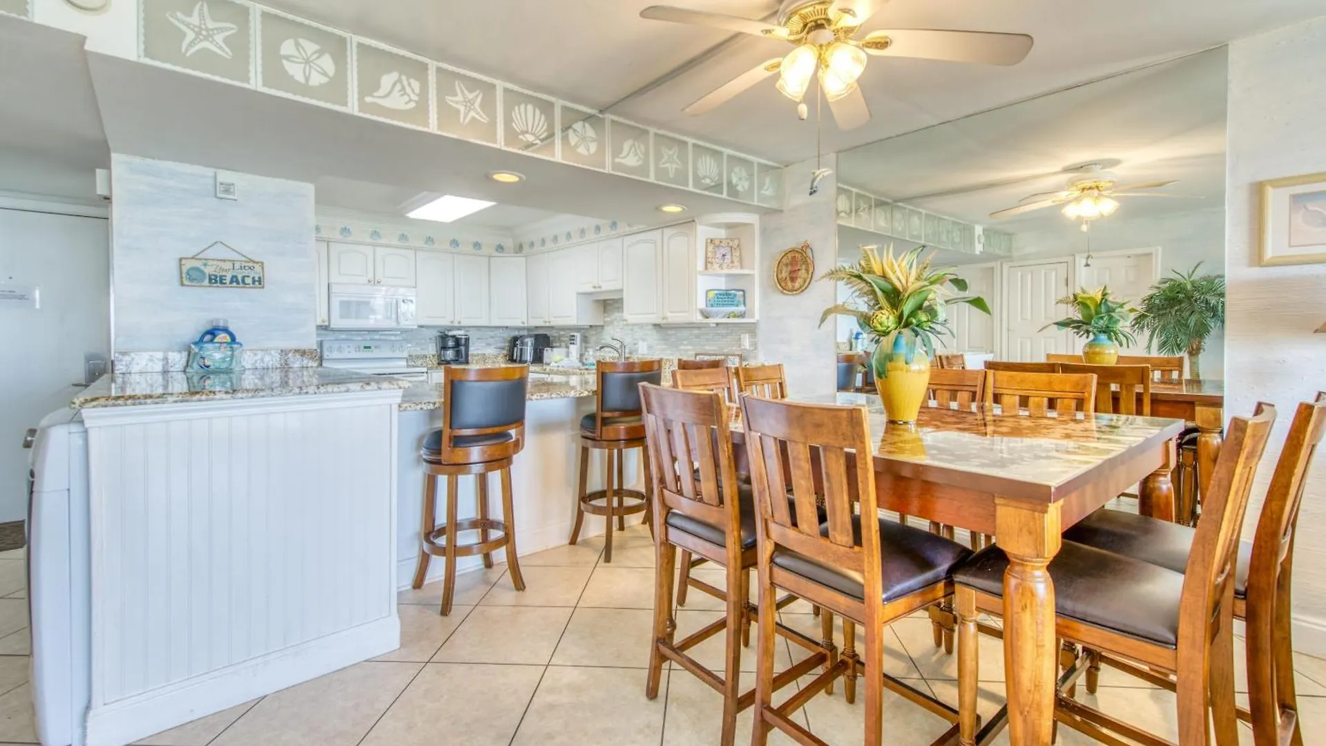 Apartment House C104 - Beachfront With Pool, Wifi, & Service *