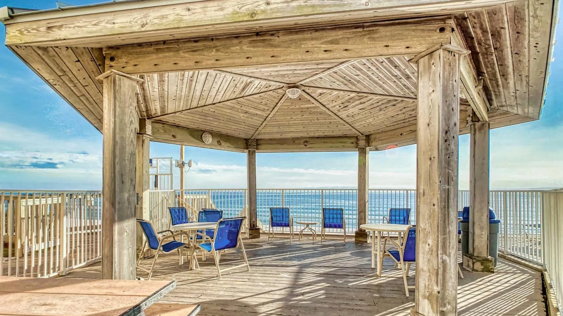 House C104 - Beachfront With Pool, Wifi, & Service Apartment