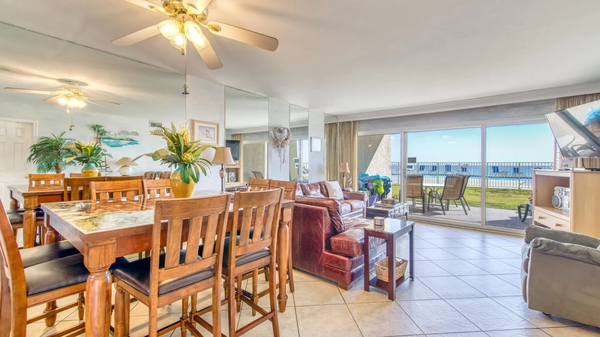 Apartment House C104 - Beachfront With Pool, Wifi, & Service *