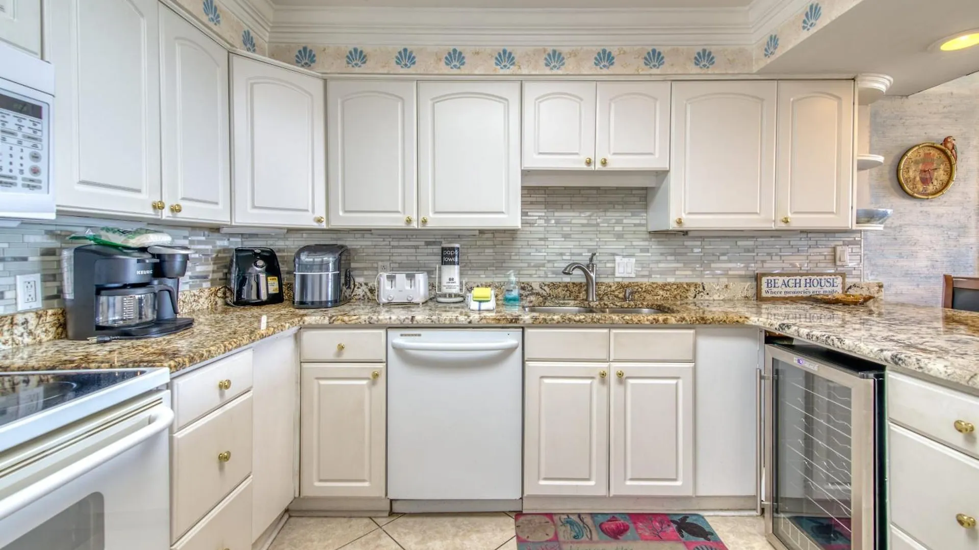 House C104 - Beachfront With Pool, Wifi, & Service Apartment Destin