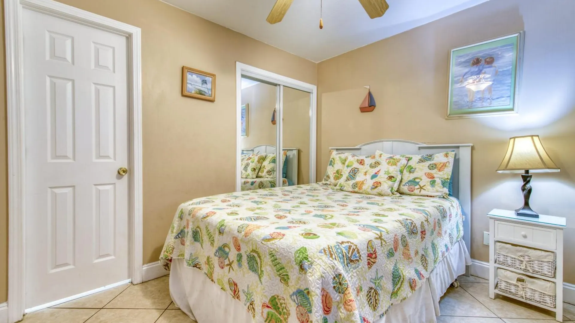 House C104 - Beachfront With Pool, Wifi, & Service Apartment