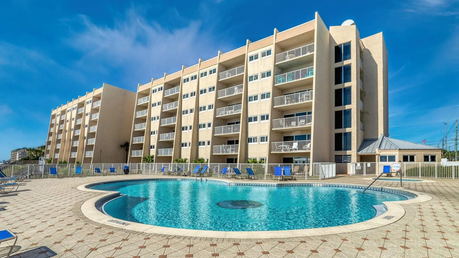 House C104 - Beachfront With Pool, Wifi, & Service