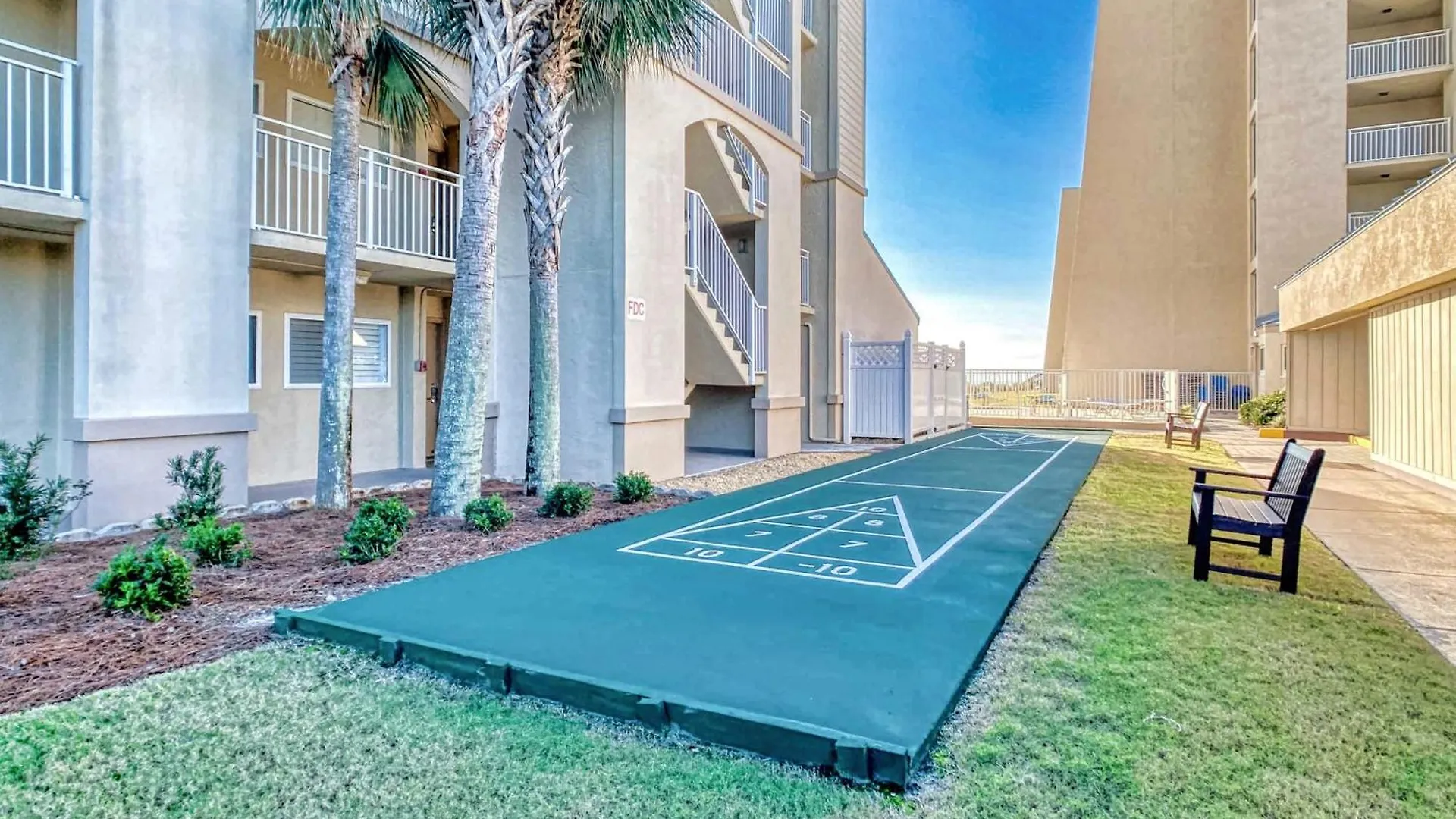 House C104 - Beachfront With Pool, Wifi, & Service Apartment *