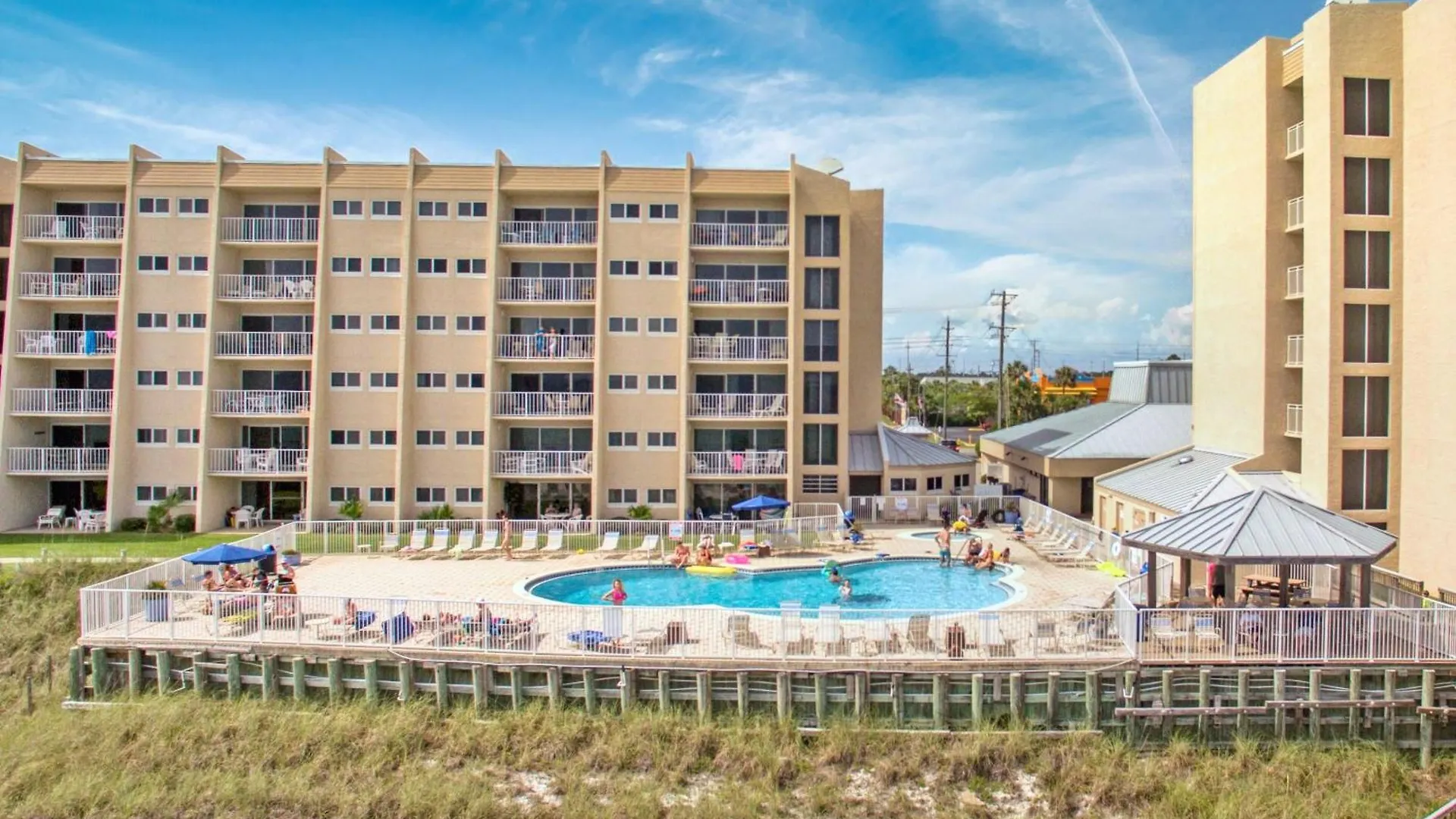 House C104 - Beachfront With Pool, Wifi, & Service Apartment Destin