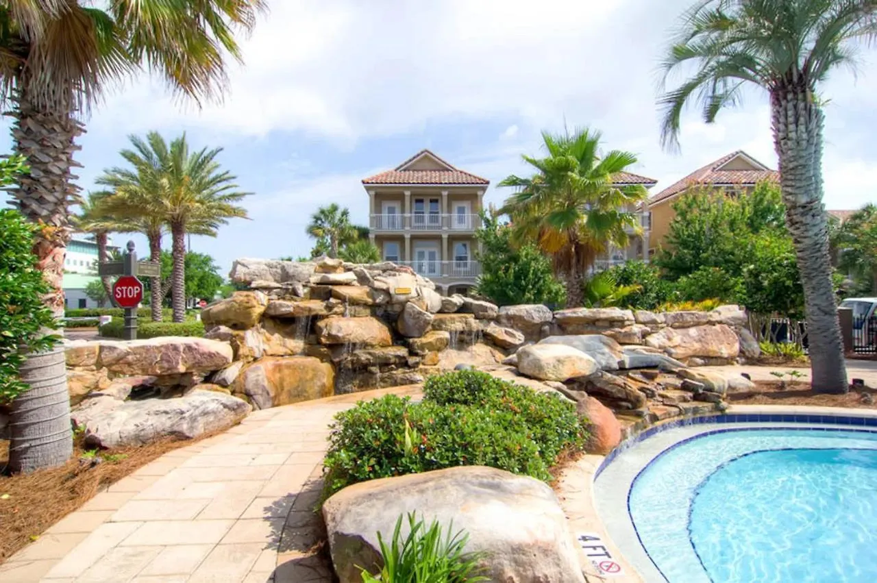 Deja Blue Pool Front Pet Friendly Destin