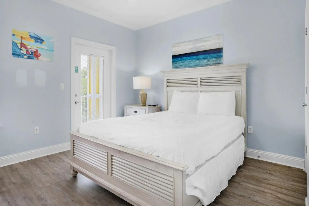 Holiday home Deja Blue Pool Front Pet Friendly