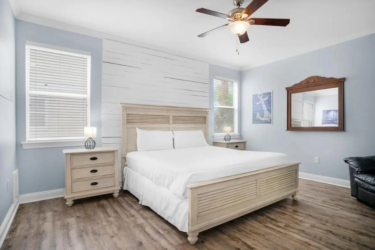 Deja Blue Pool Front Pet Friendly Holiday home Destin