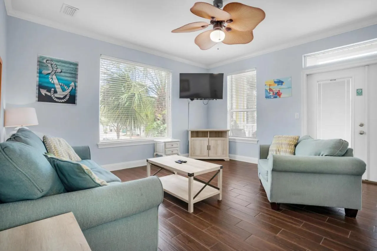 Deja Blue Pool Front Pet Friendly Destin