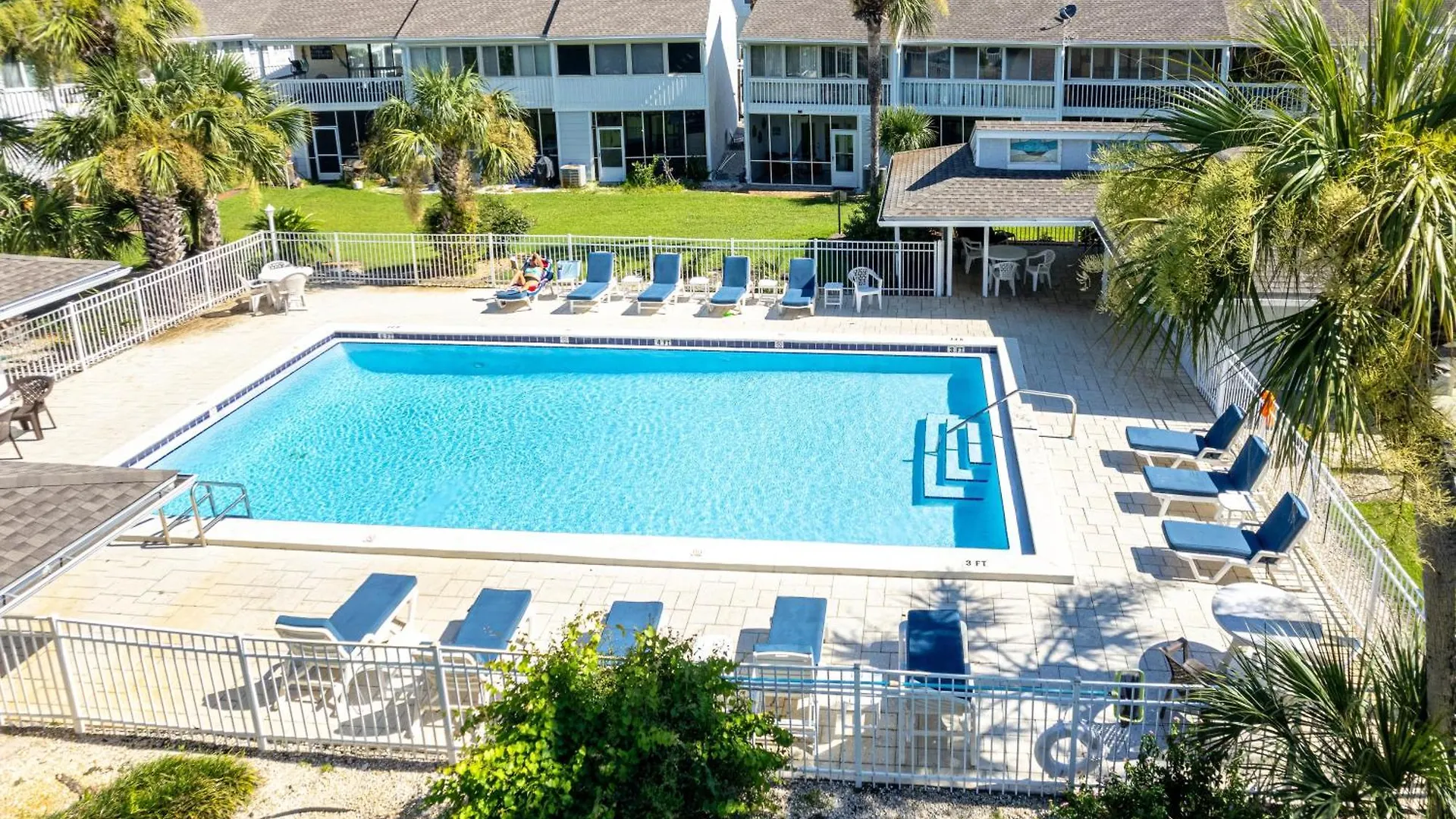Dolphin Point 305b- By Isle *