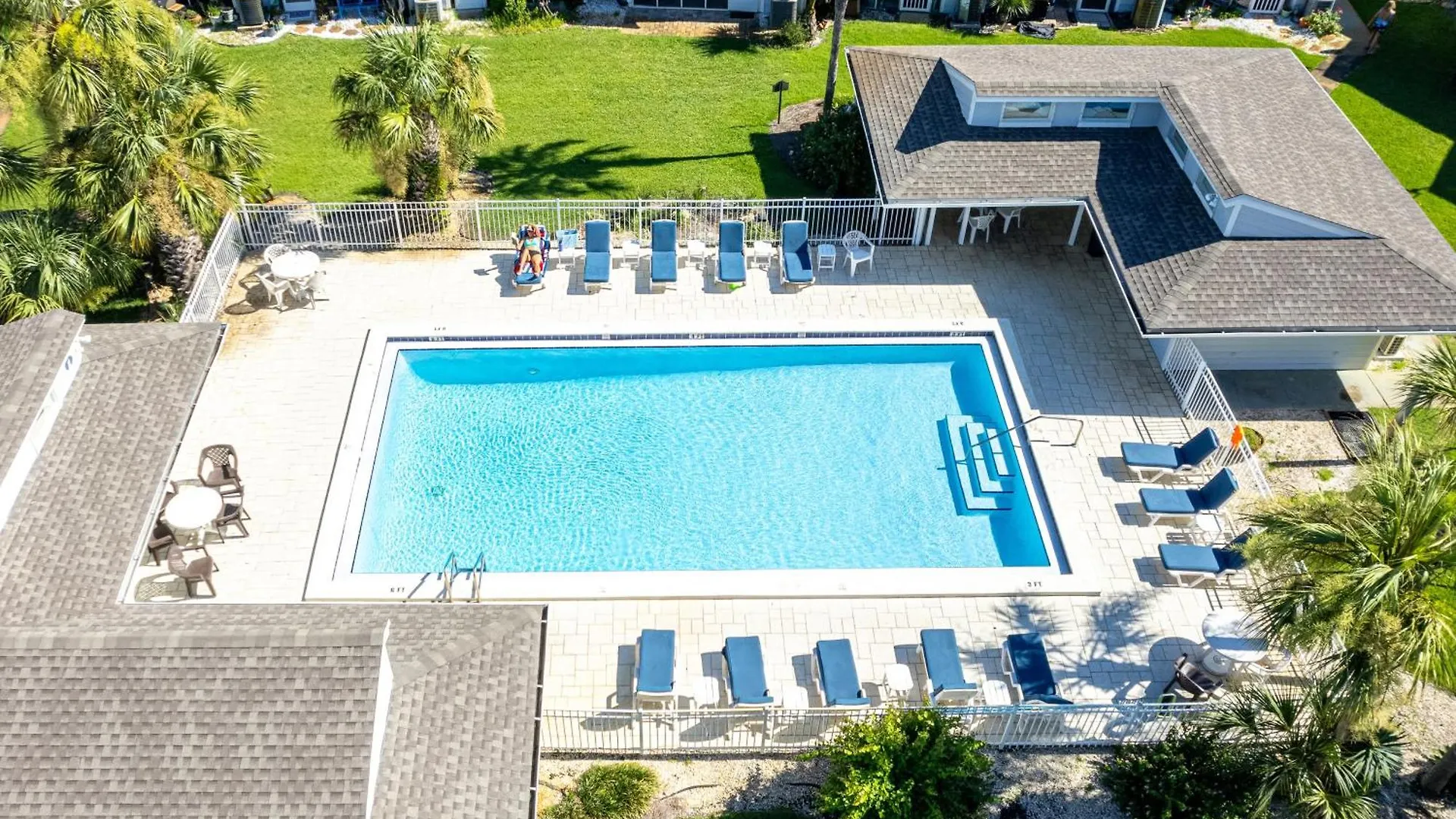 On The Gulf 501-by Isle Apartment *