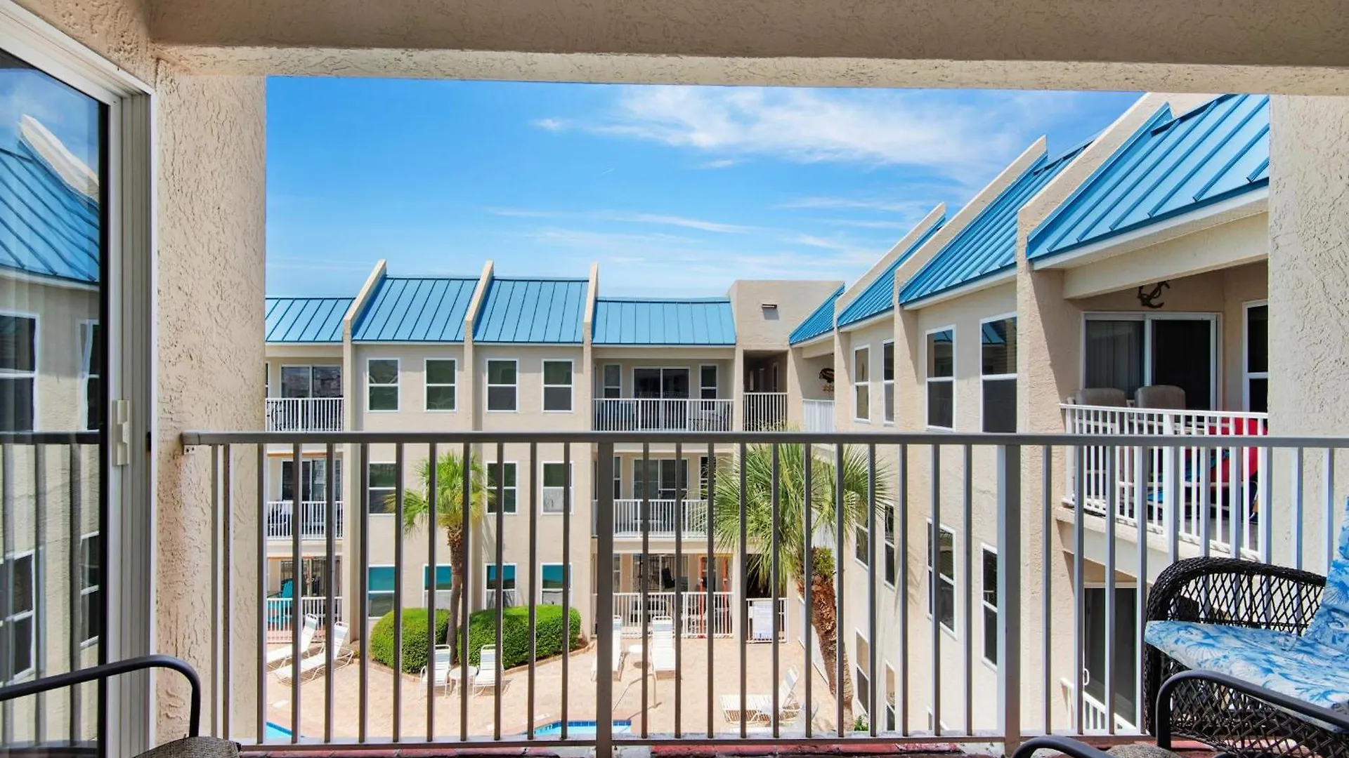 Poolside #302- Harry's House Destin