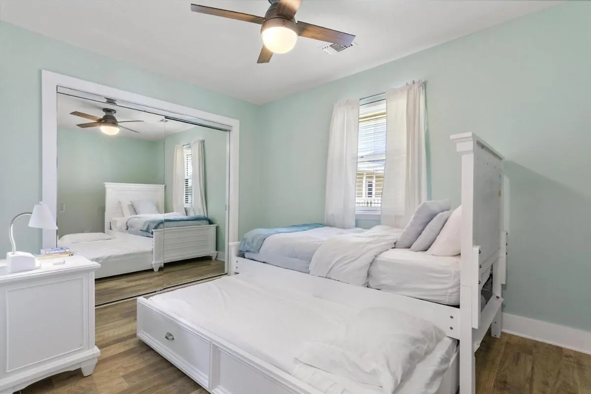 Semesterbostad Secluded 2br-2ba - 5 Minute Walk To The Gulf Destin