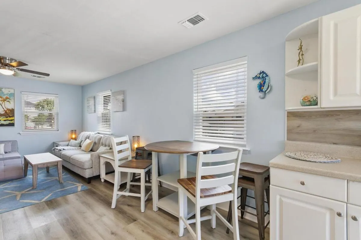 Semesterbostad Secluded 2br-2ba - 5 Minute Walk To The Gulf