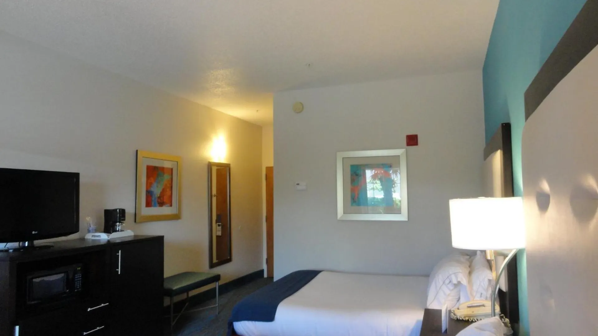 Hotel Express E - Commons Mall Area By Ihg 2*