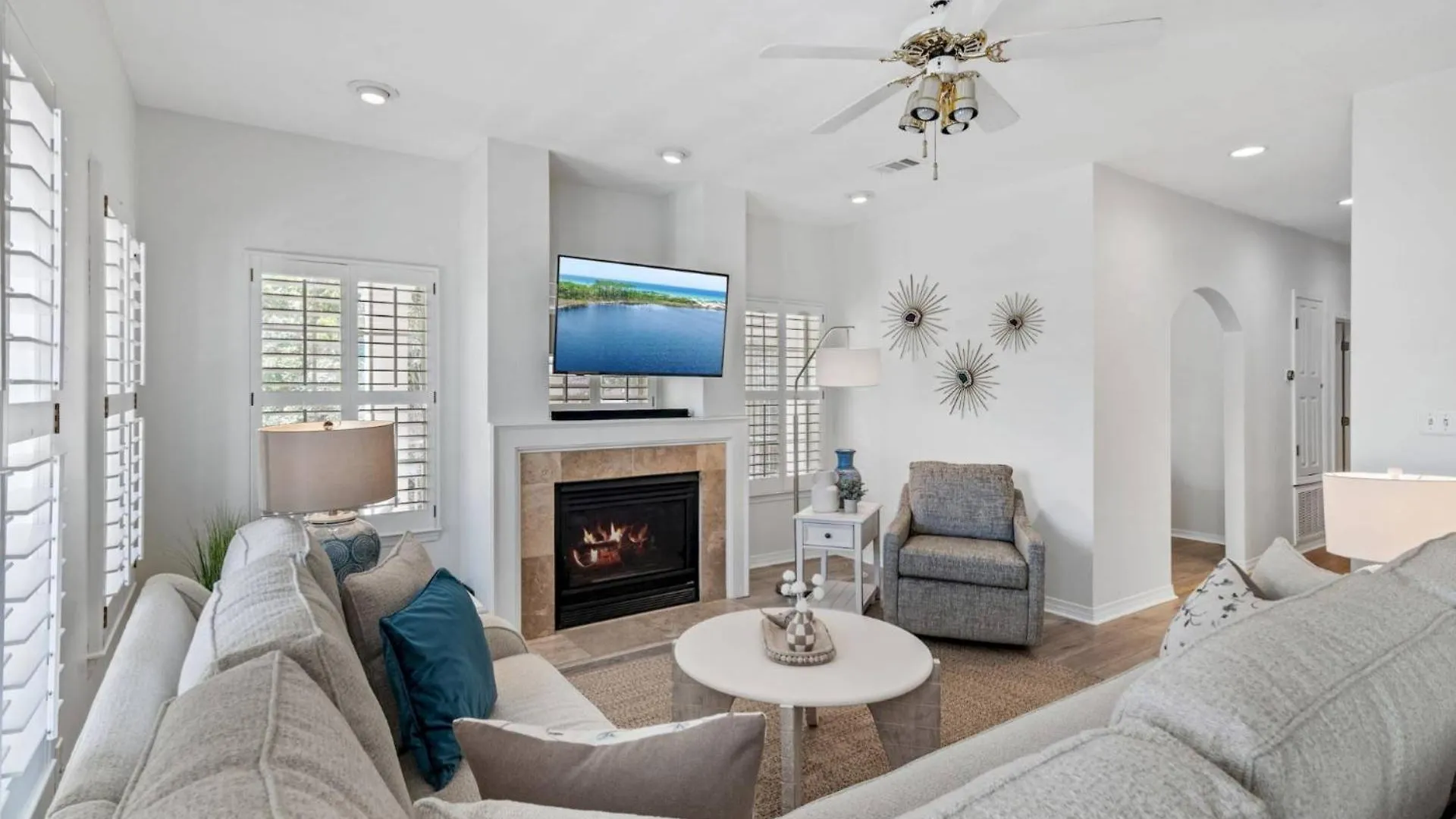 Vista Bluffs 90 ~ Casa Beachy Blanca * Destin
