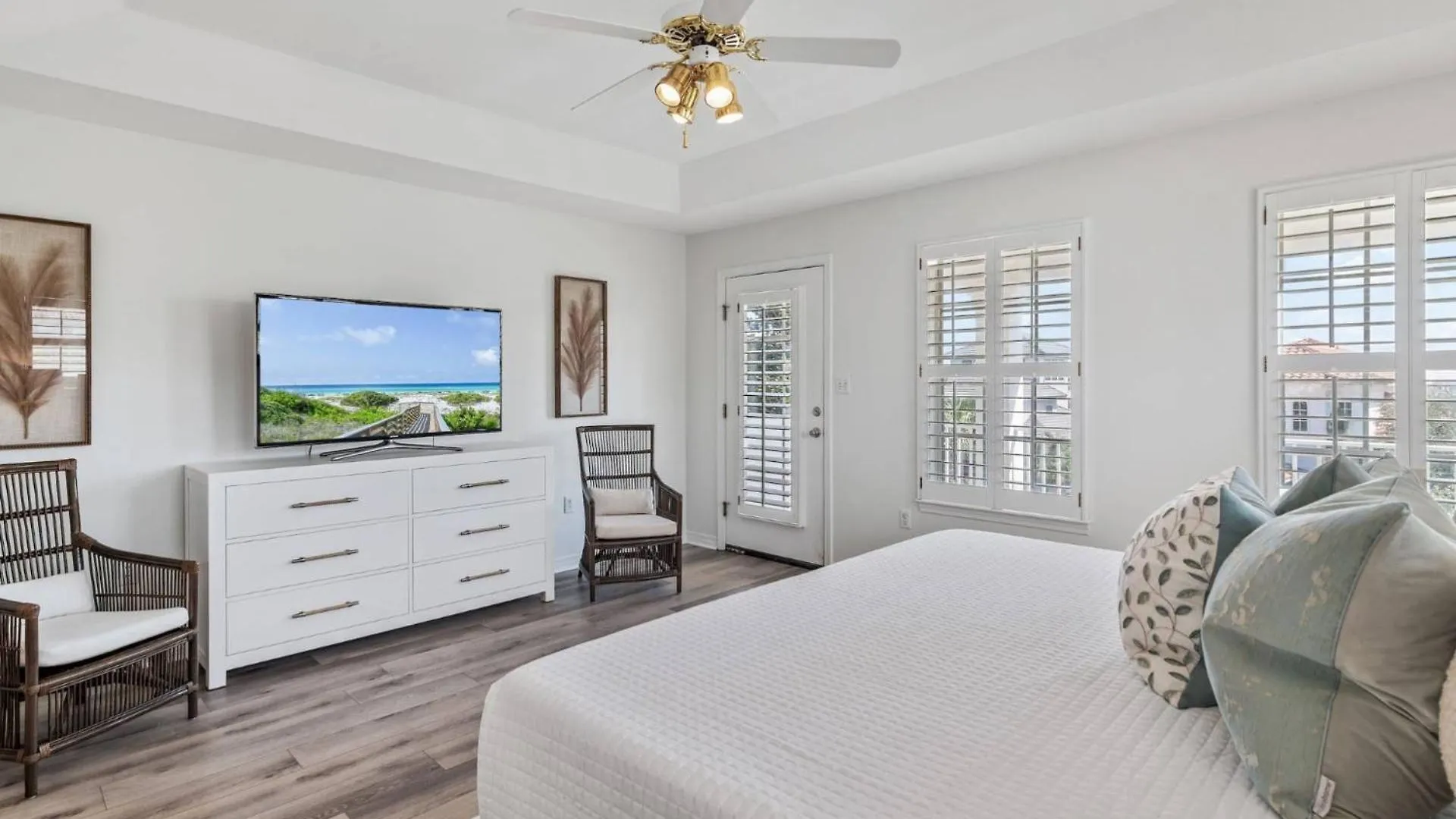 Vista Bluffs 90 ~ Casa Beachy Blanca * Destin