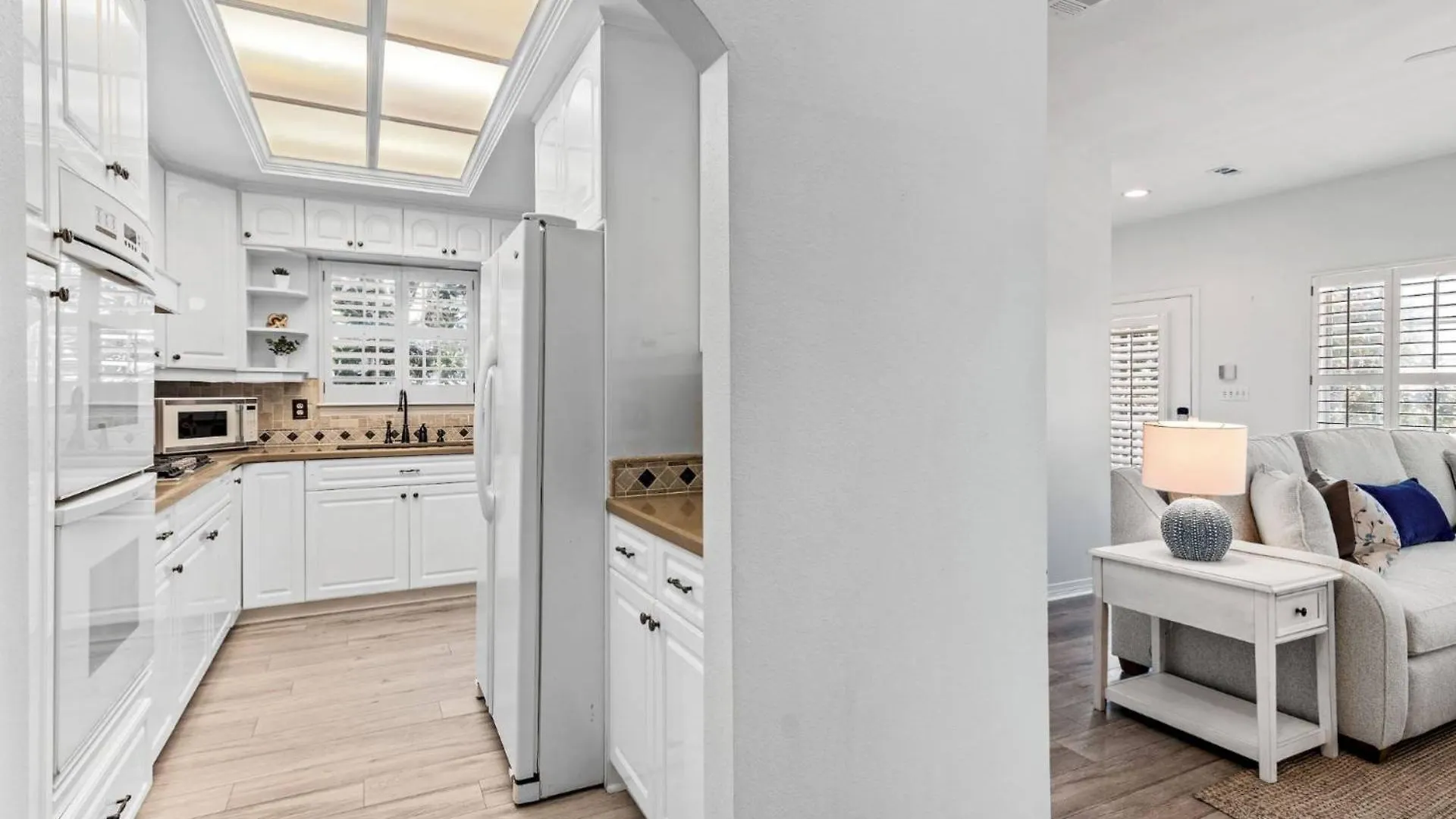 Vista Bluffs 90 ~ Casa Beachy Blanca