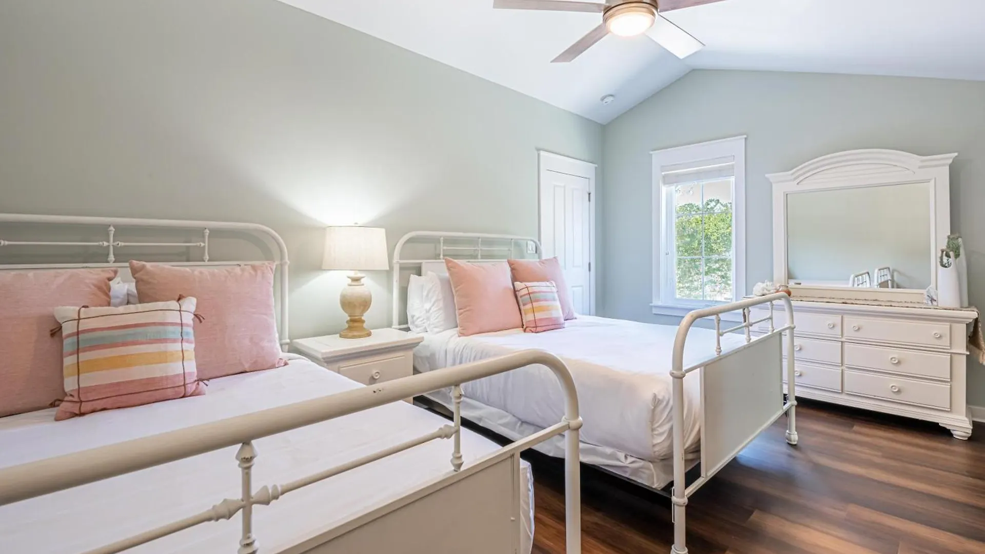 1329 Laurel Grove 